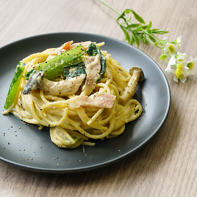 カモミールのクリームパスタ